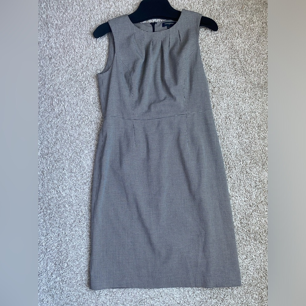 Banana Republic Sleeveless Gray Sheath Dress